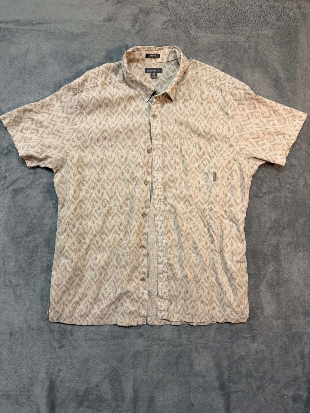 Eddie Bauer Classic Fit Men's XL Beige Geometric Pattern Short Sleeve ButtonDown